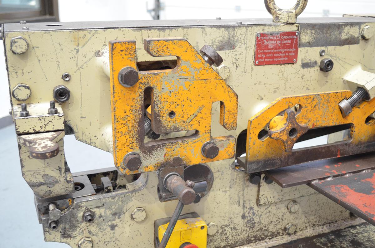 Usado Punzonadora hidráulica GEKA Microcrop 36 - 1318