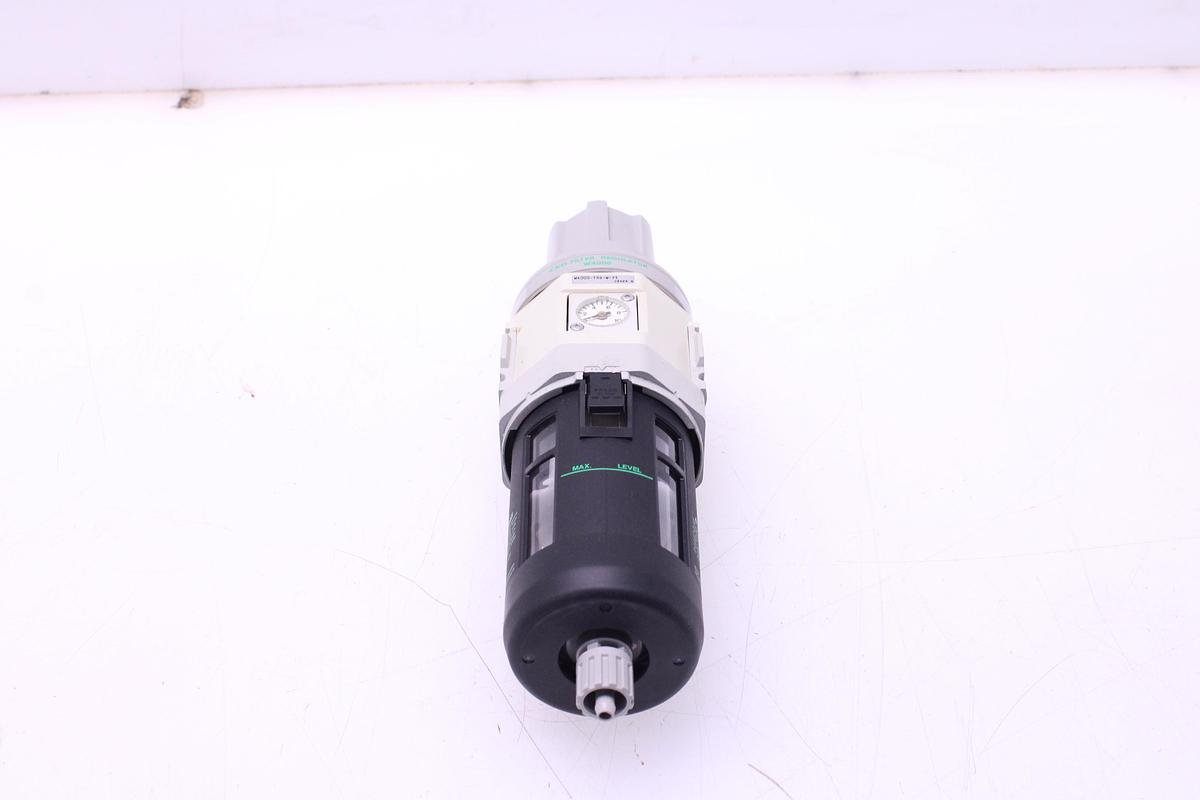 Usado Filtro Regulador Neumatico CKD W4000-15G-W-F1