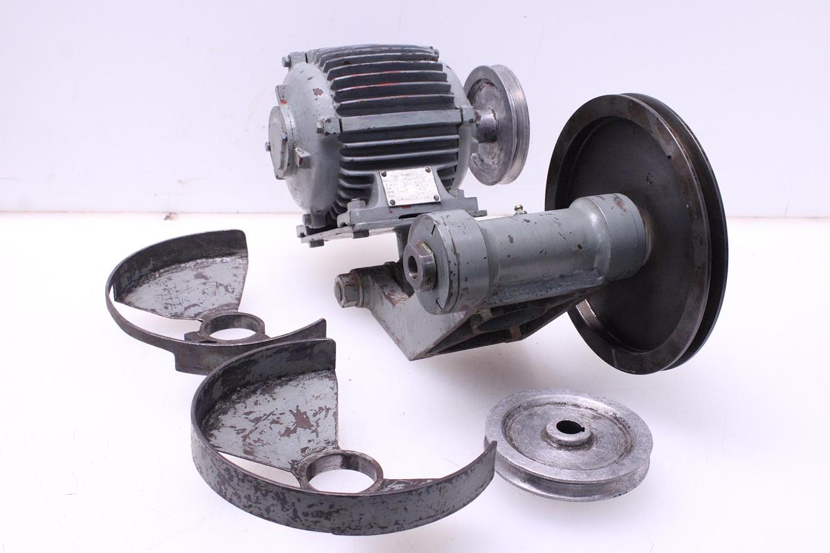 Usado Rectificadora Muela sobre Torno AGUIRENA