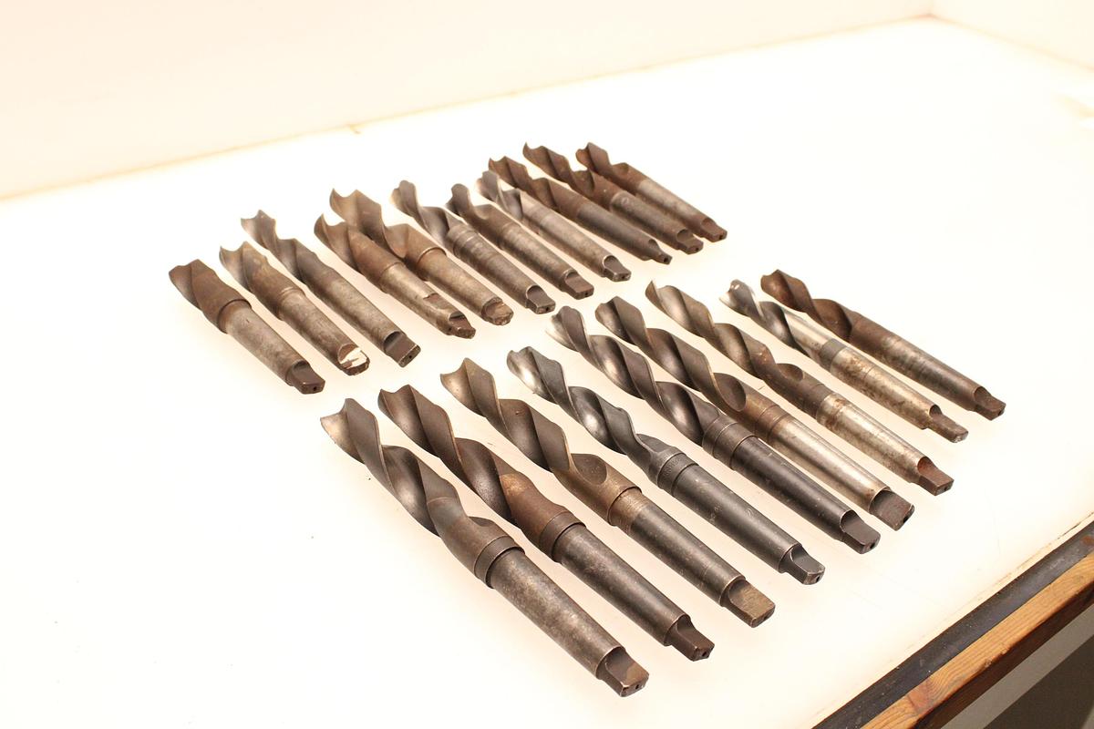 Usado 20 Brocas Mango Cónico MT3 - 23,5 hasta 30 mm