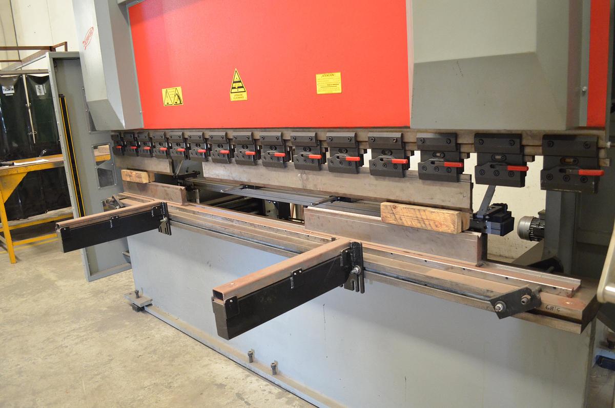 Usado Plegadora cnc Korpleg PCN3160 3100x160tn con cnc ESA S630