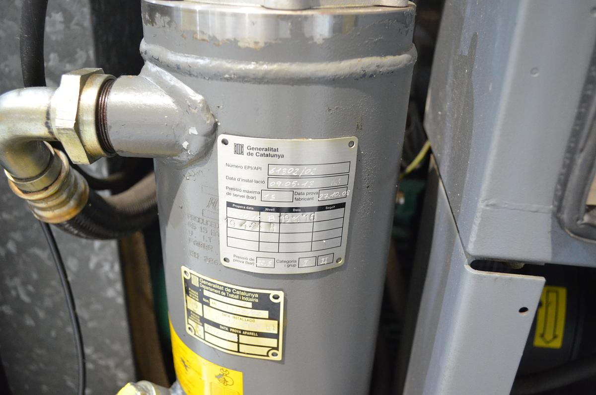 Usado Compresor tornillo Atlas Copco GA10 con secador aire KLUG