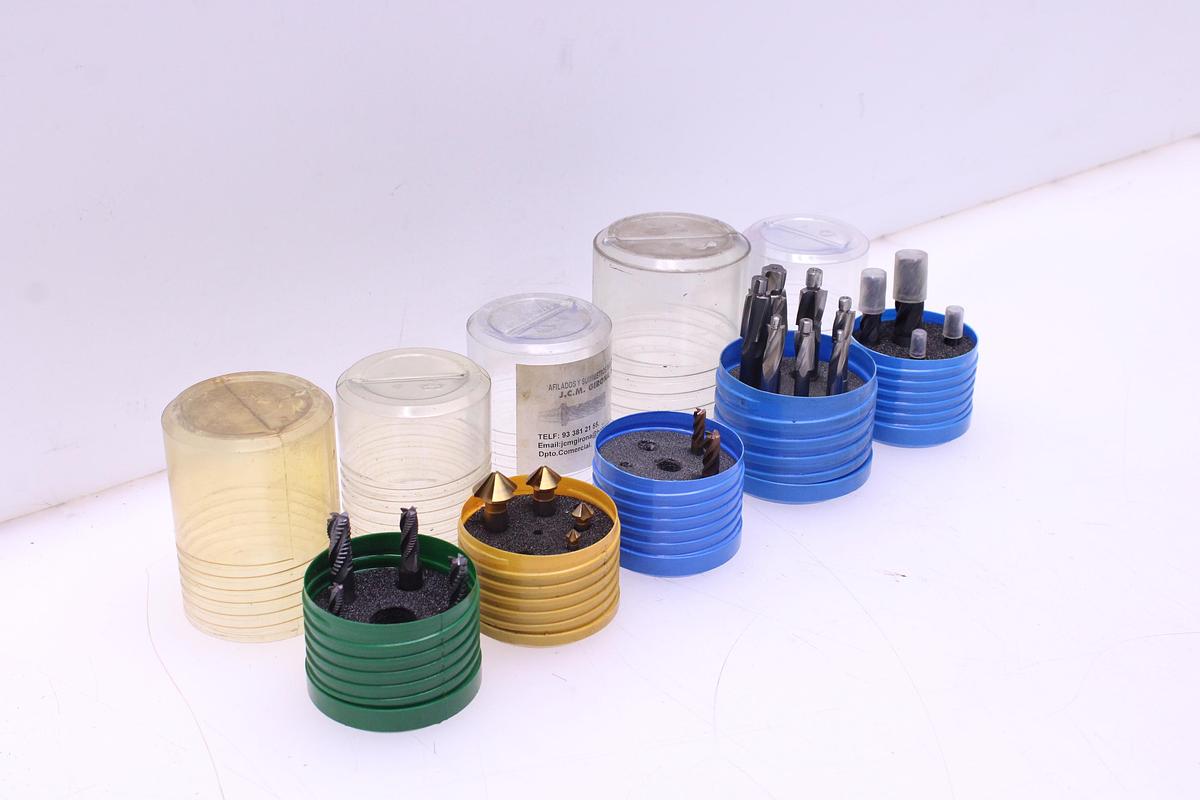 Usado Lote de Fresas y Avellanadores - 22 Unidades