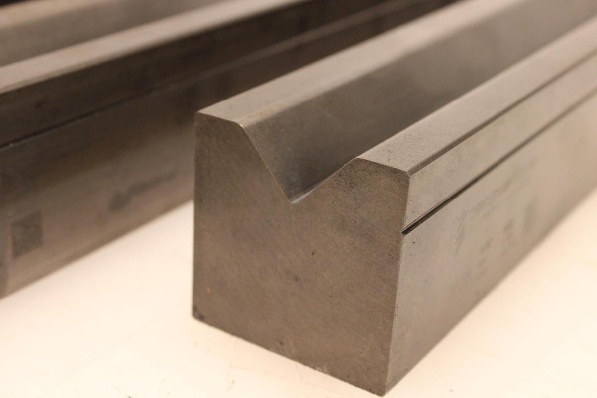 Usado Juego Matrices EUROSTAMP 2020 85º V32 - 835 mm