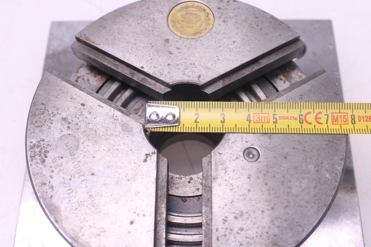 Usado Plato Para Torno 125 mm con base metalica