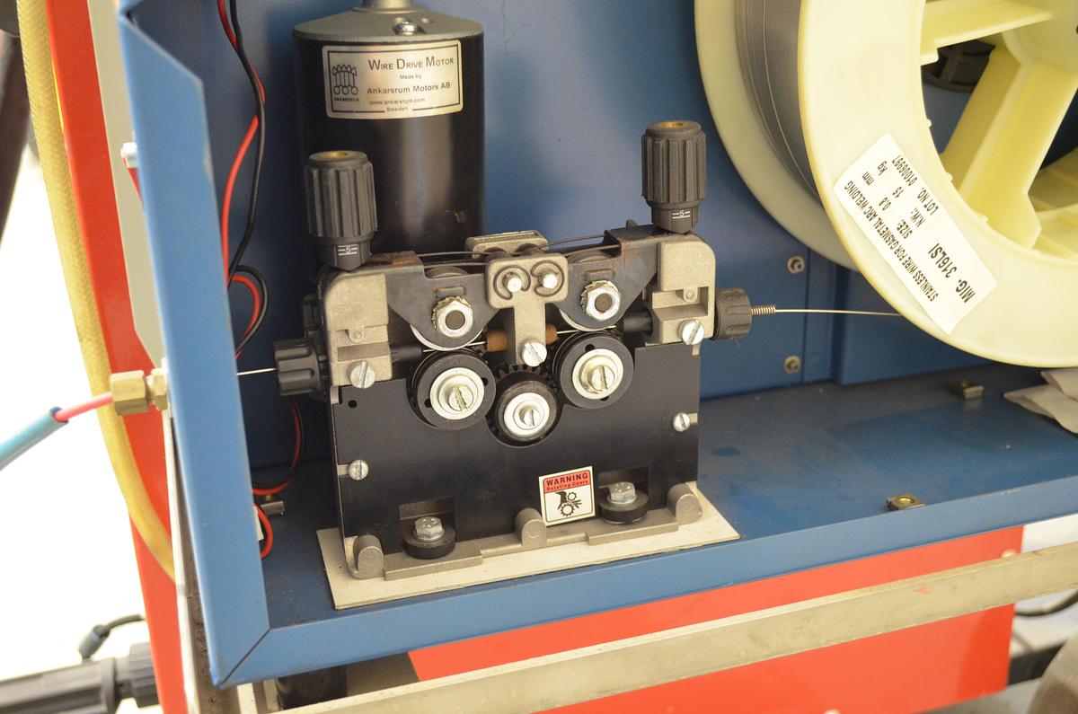 Usado Soldadora tig Suntig 250 con alimentación de hilo