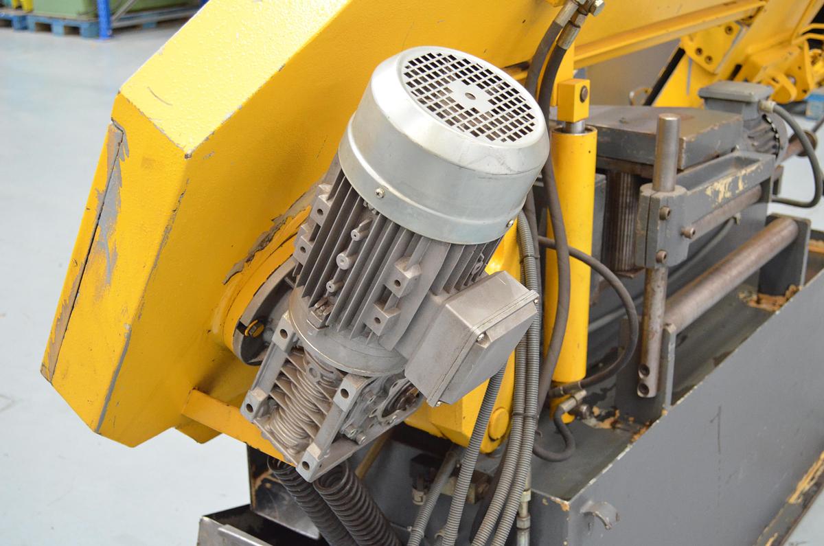 Usado Sierra cinta usada semi-automática MG BMSO 320L