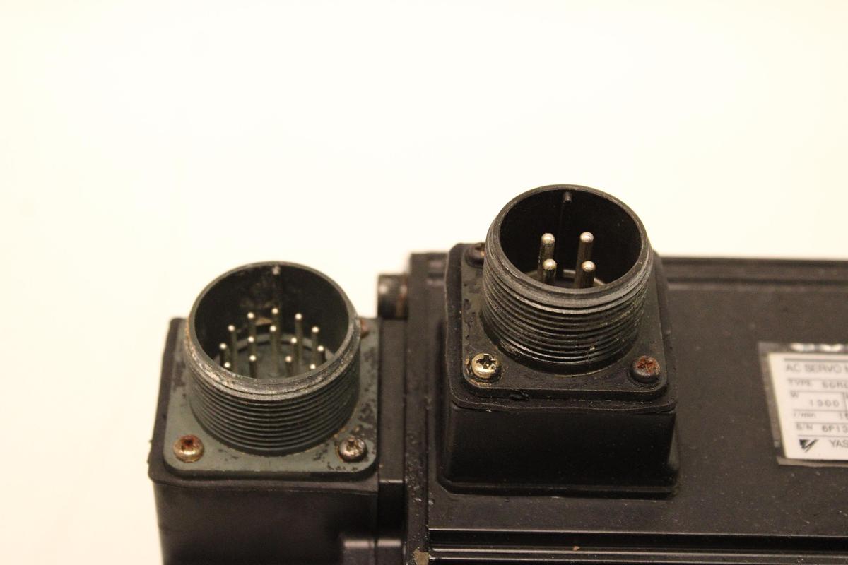 Usado Servomotor YASKAWA SGMG-13A2AAS