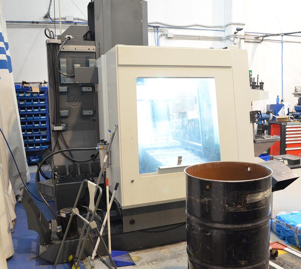Usado Centro mecanizado Haas VF-4