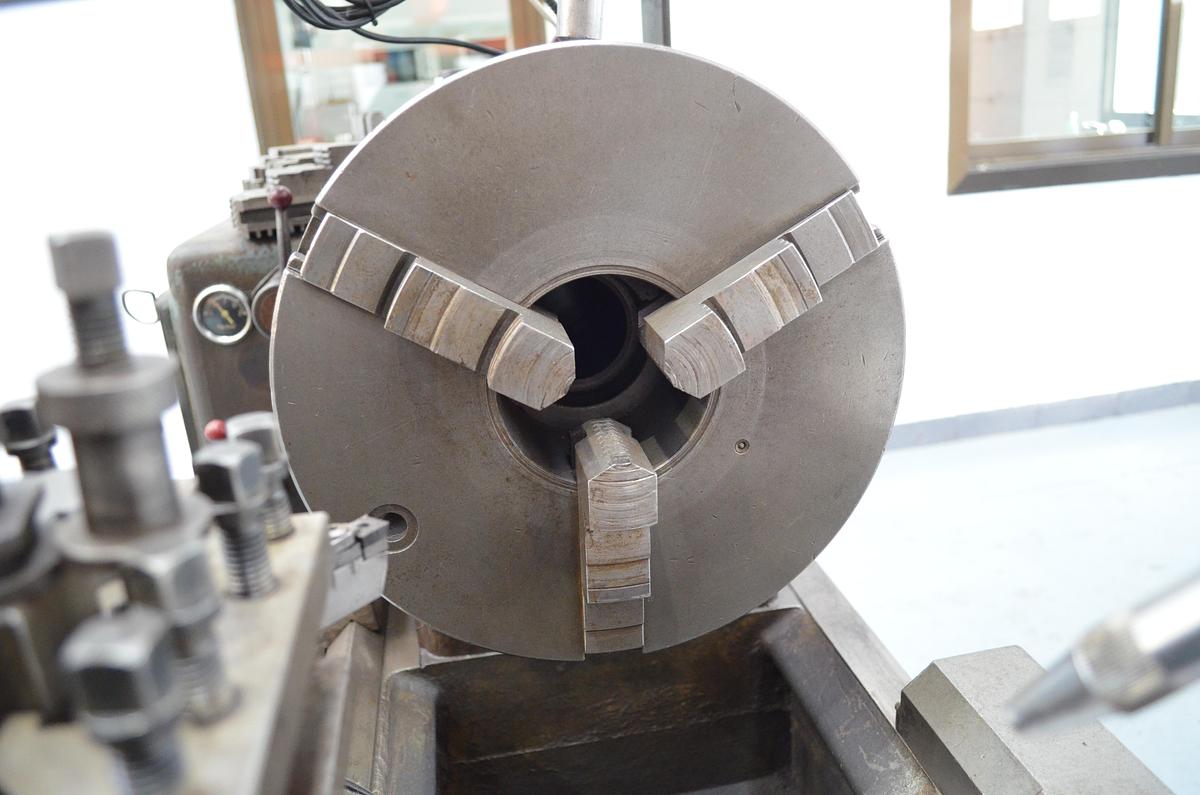 Usado Torno Amutio HB 575 - 1.000mm e.p