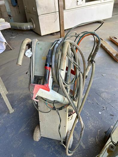 Usado Línea pintura en polvo con cabina y horno secado