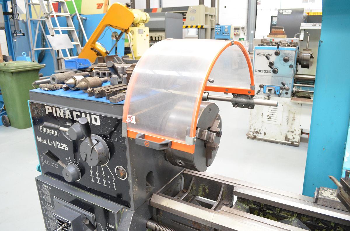 Usado Torno Pinacho L1-225 de 1650mm e.p. Azul