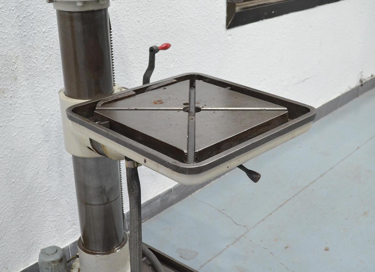 Usado Taladro columna Ibarmia 35-CA blanco