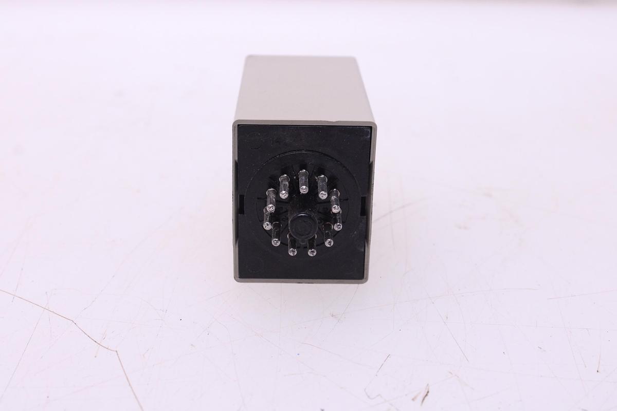 Usado Regulador de Nivel OMRON 61F-GP-NE2