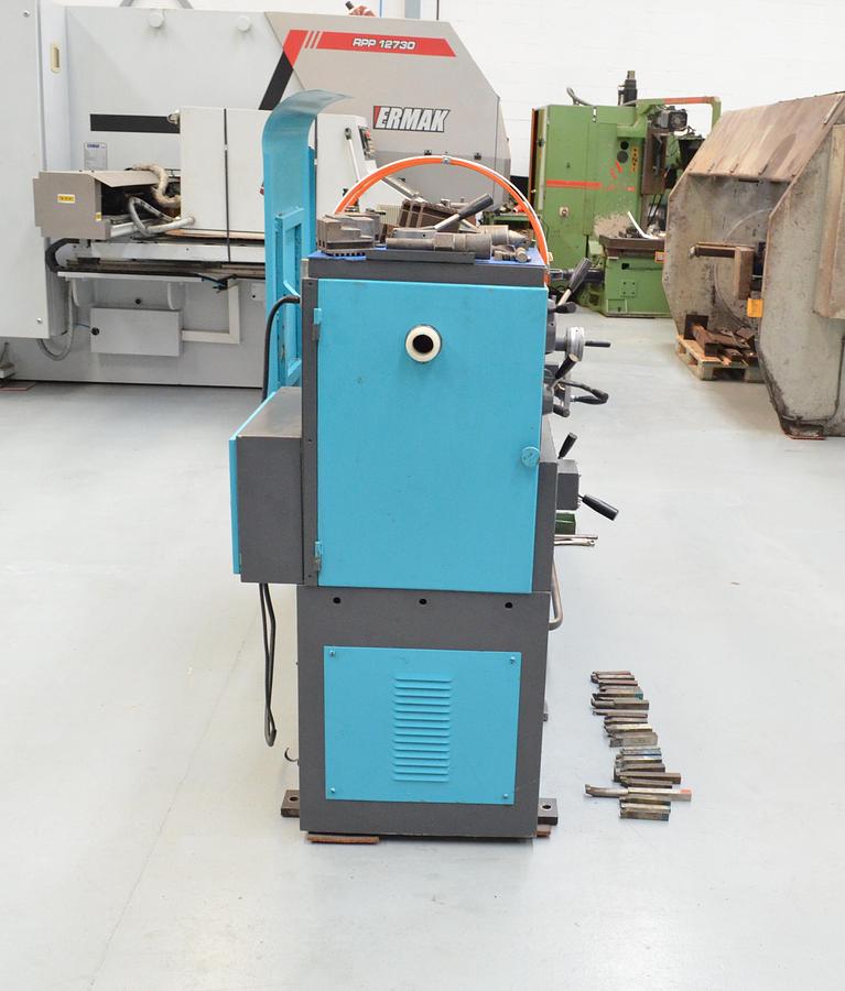 Usado Torno Pinacho L1-225 de 1650mm e.p. Azul