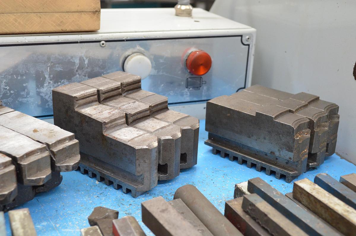 Usado Torno Pinacho S90-225 de 1650mm e.p. 98