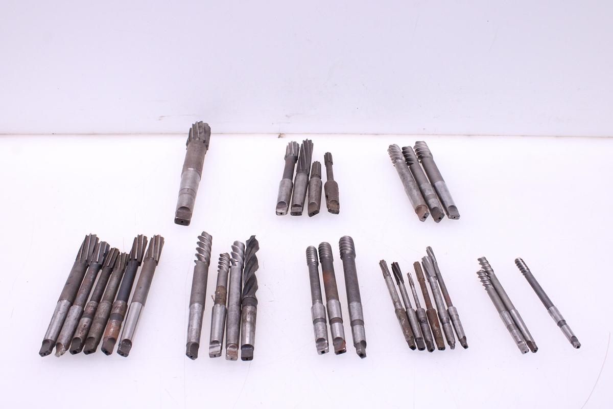 Usado Lote Escariadores y Fresas con Vástago Cono Morse