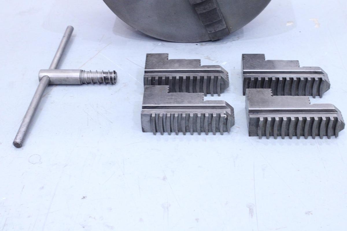 Usado Plato para Torno 4 Garras 310 mm