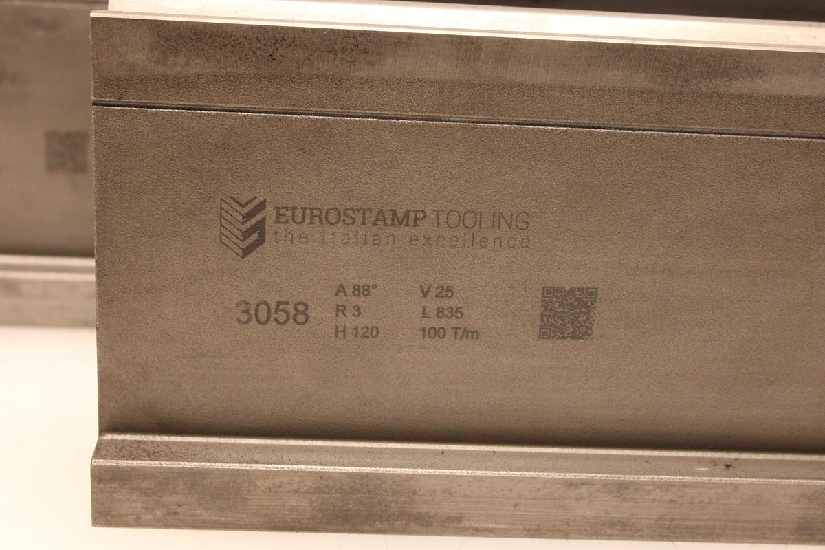 Usado Juego Matrices EUROSTAMP 3058 88º V25 - 835 mm