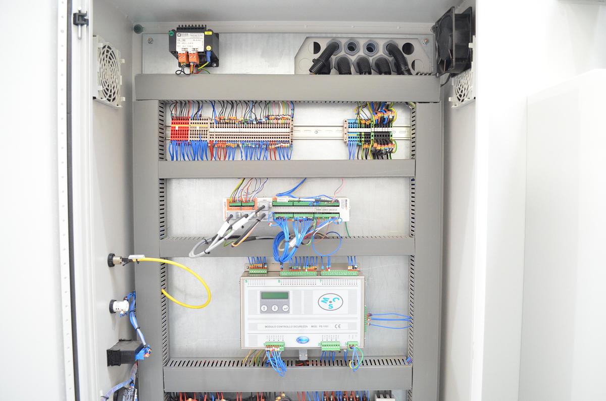 Plegadora Hidráulica MVD SERIE B - 3.100x135Tn