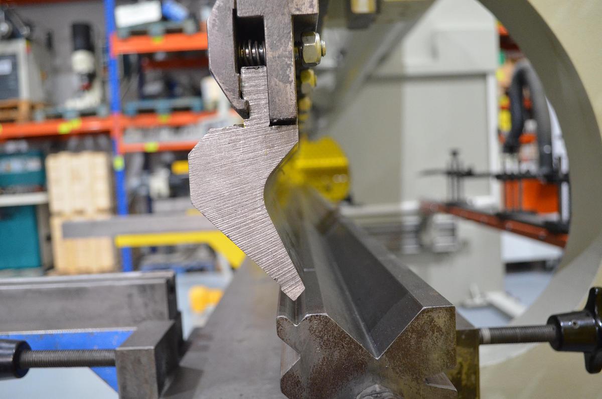 Usado Plegadora hidráulica Hidrogarne AP 4100x120tn