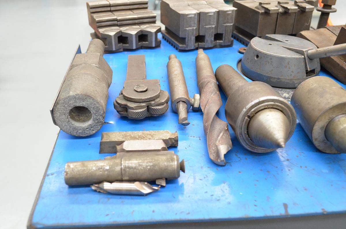 Usado Torno Pinacho L1-225 de 1650mm e.p. Azul