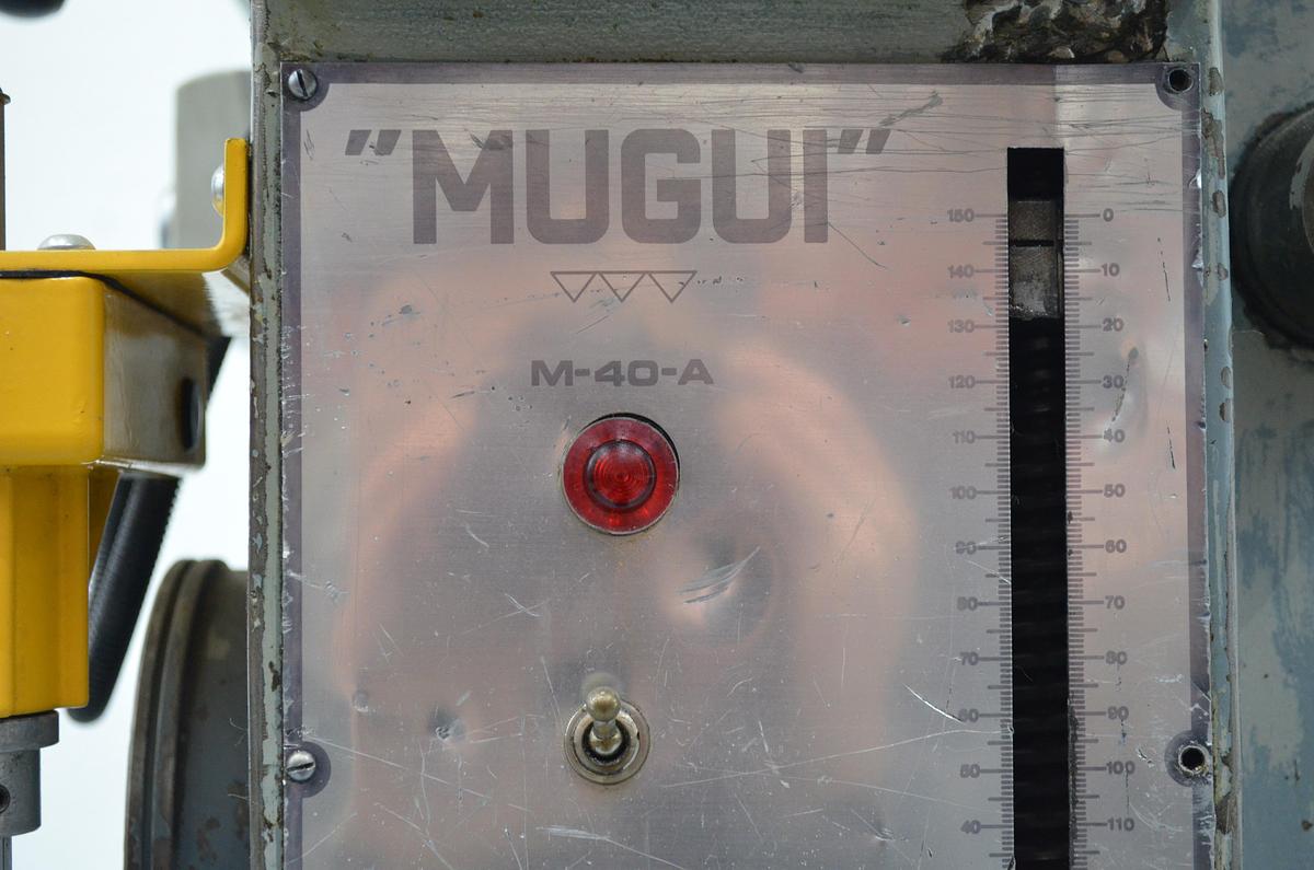 Usado Taladro columna engranajes MUGUI M-40-A