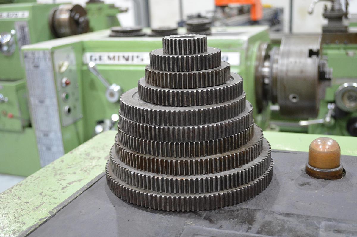 Usado Torno cumbre 60 1500mm e.p