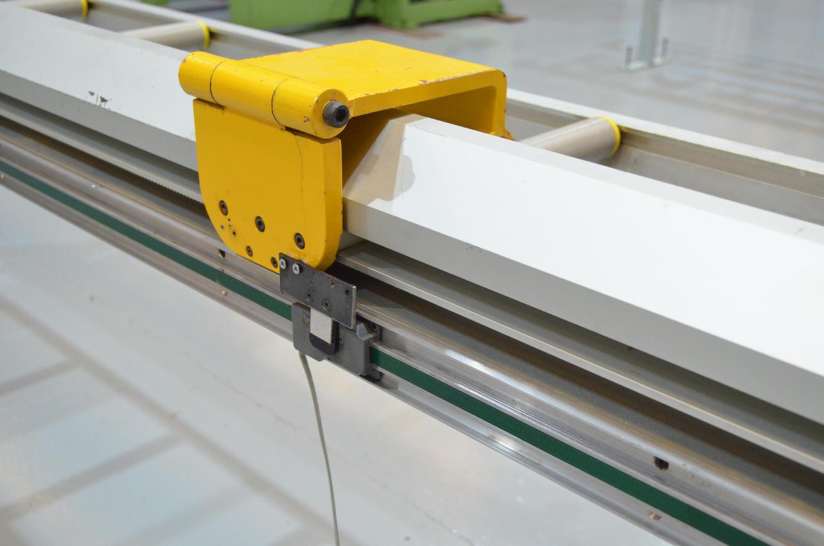 Usado Tope medidor Tronzadoras MG para aluminio con lector digital