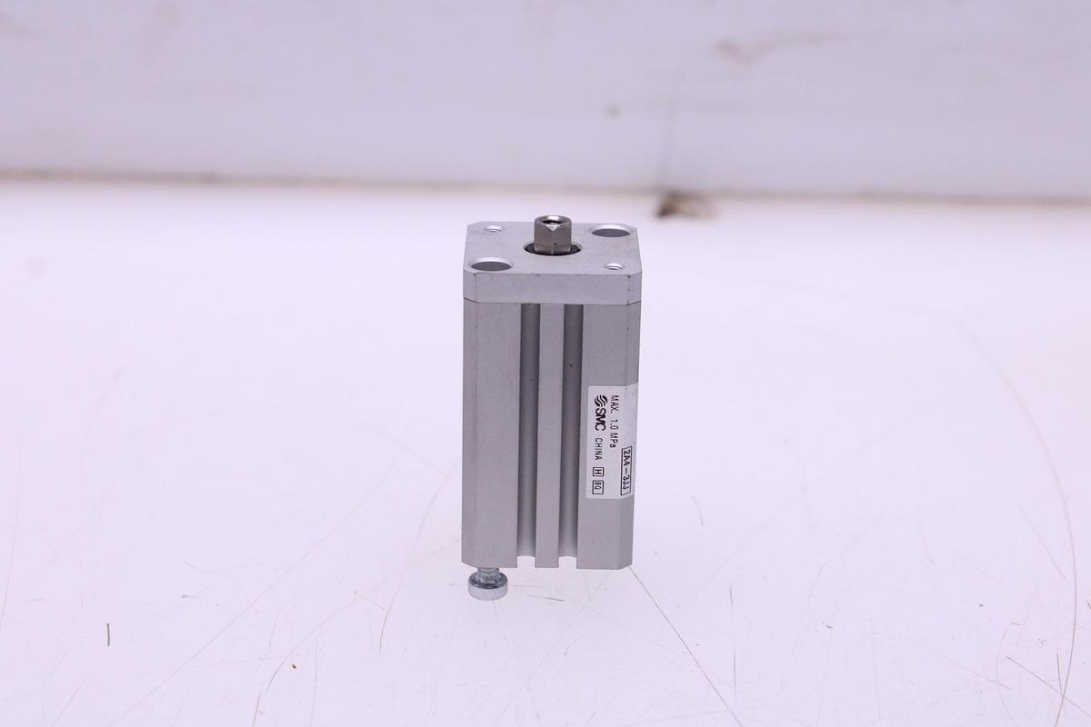 Usado Cilindro Neumatico SMC CQSKB16-30D