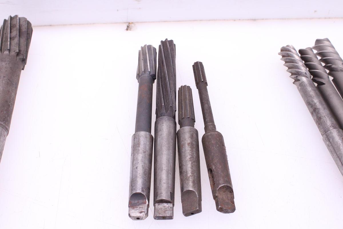 Usado Lote Escariadores y Fresas con Vástago Cono Morse