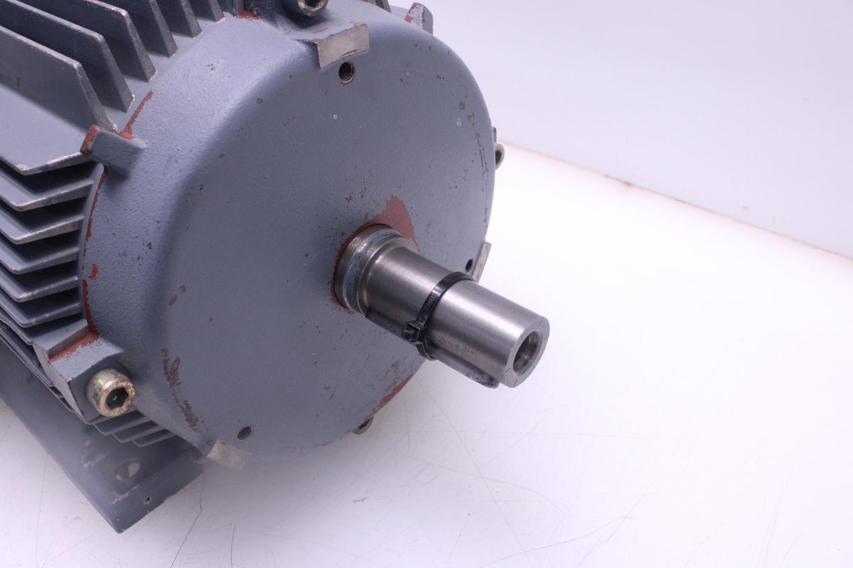 Usado Motor Trifasico AEG AM 132 MR 8/4