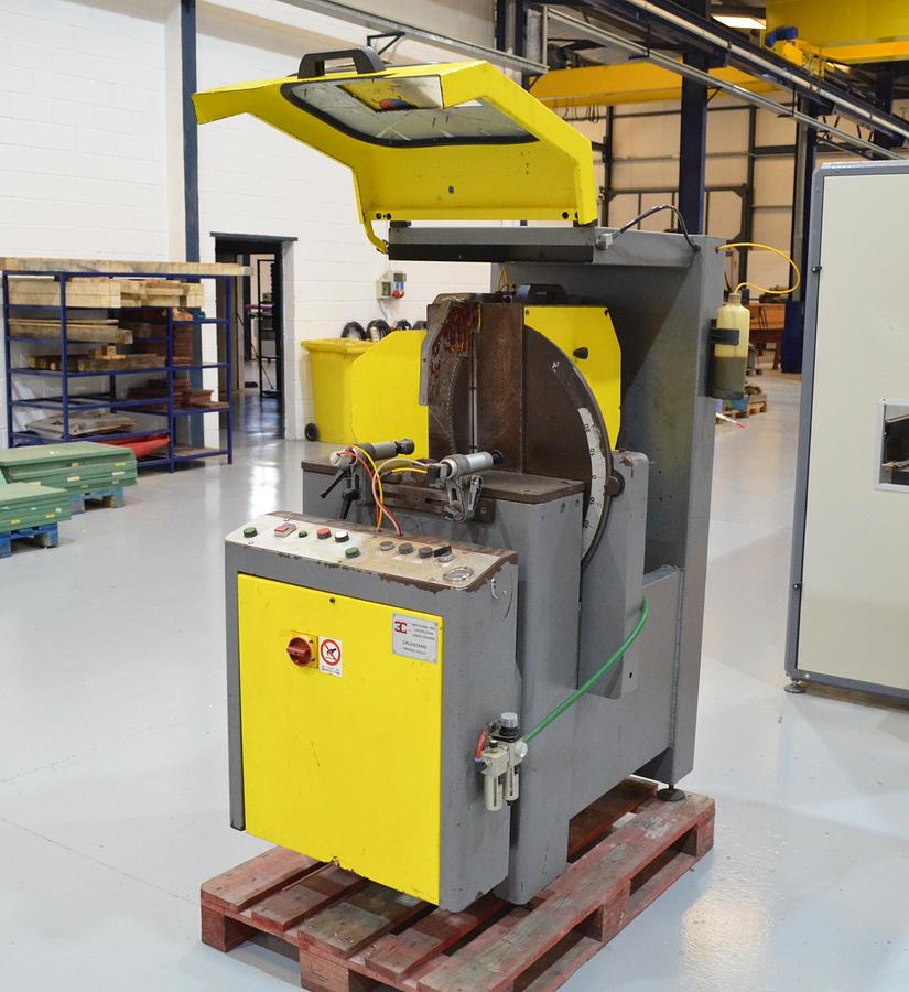 Usado Tronzadora frontal aluminio TRE C 3C modelo TA 450A