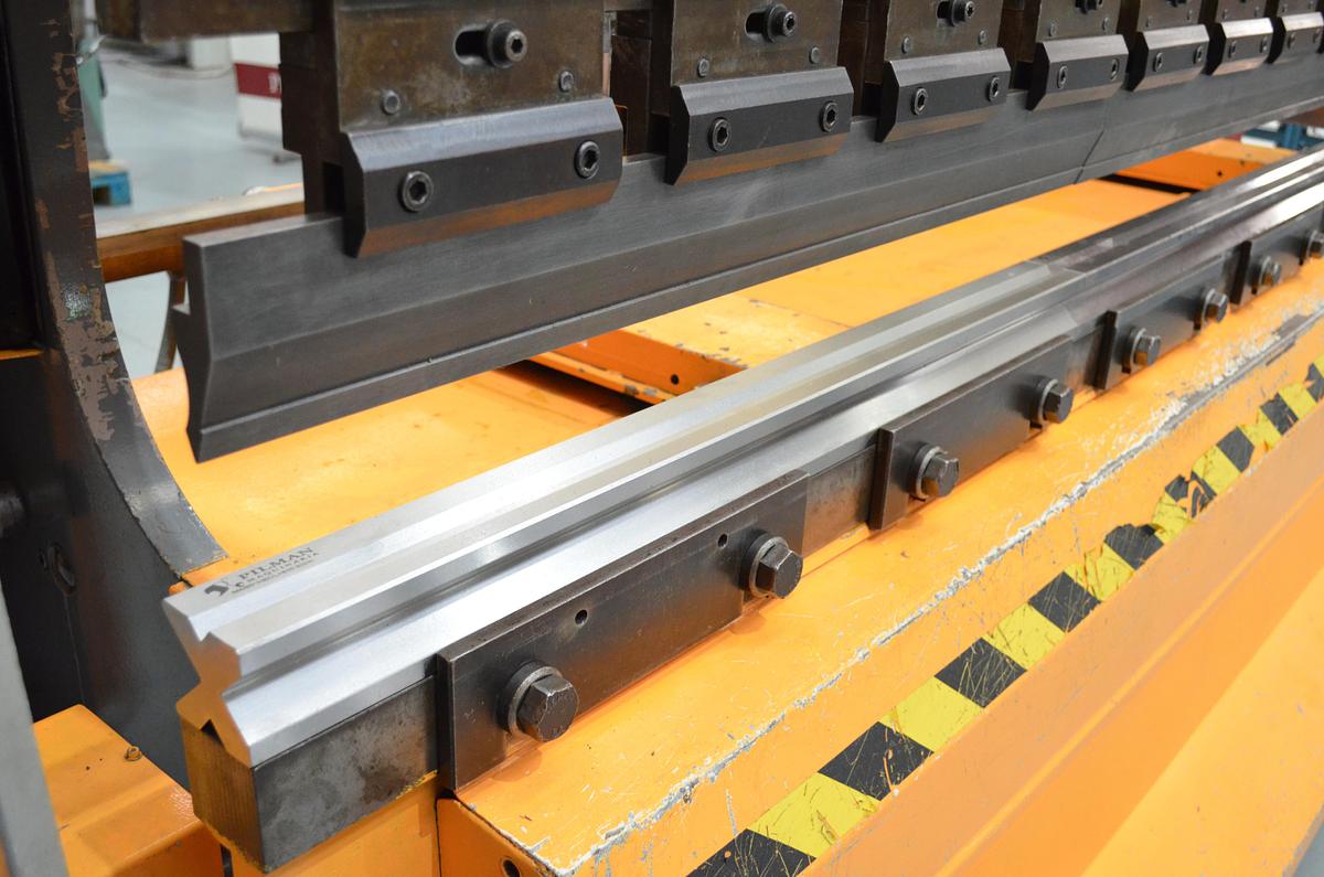 Usado Plegadora Mebusa 90-25 de 2500x90tn