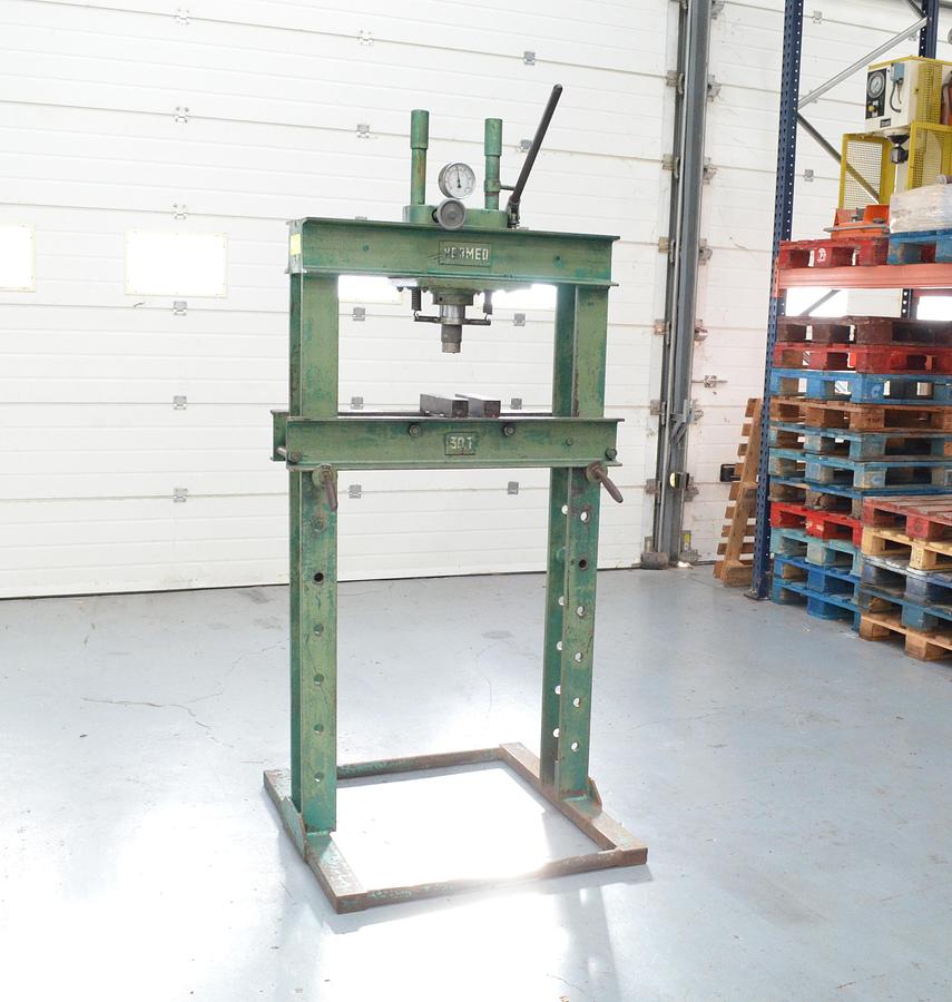 Usado Prensa manual Hermed 30tn