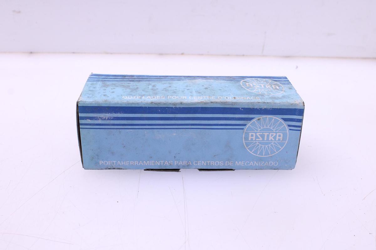 Usado Juego Pinzas Resorte ER32 "18 pcs" + Cono ISO 40 ASTRA