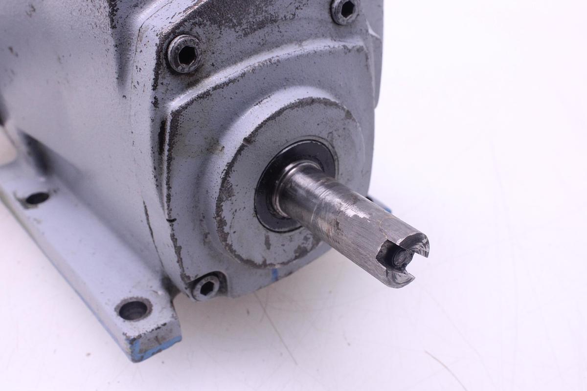 Usado Motorreductor Efacec Stöber R17-2142-037-4 con Encoder