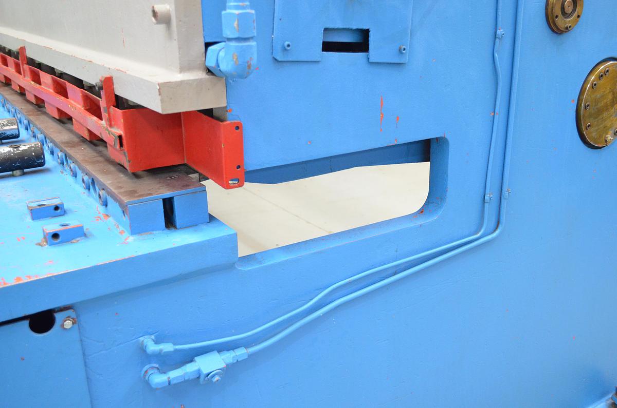 Usado Cizalla hidraulica corte pendular Ajial CB-630 3000x6