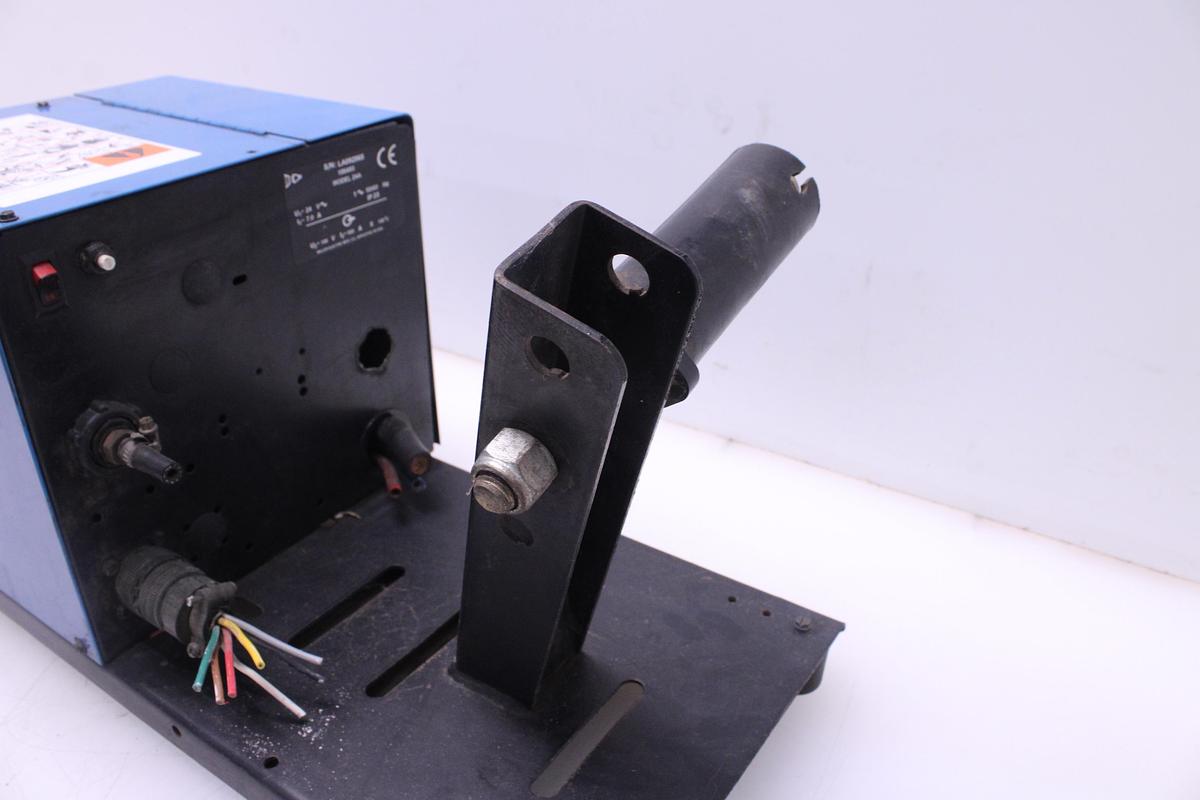 Usado Devanadera / Alimentador Miller I-24 A Wire Feeder