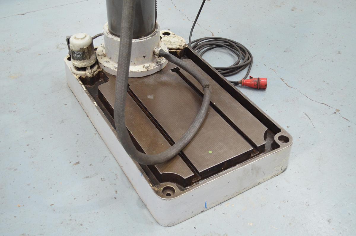 Usado Taladro columna Ibarmia 50-CA gris