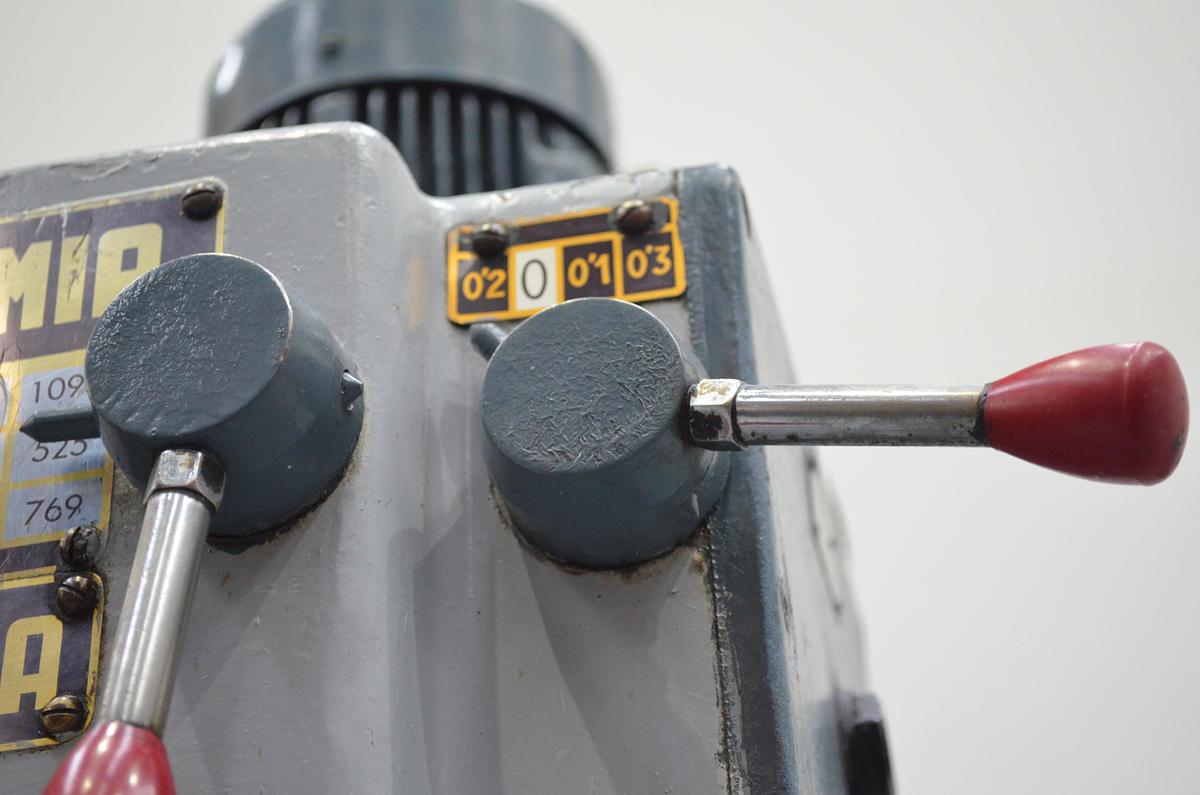 Usado Taladro columna Ibarmia 50-CA gris