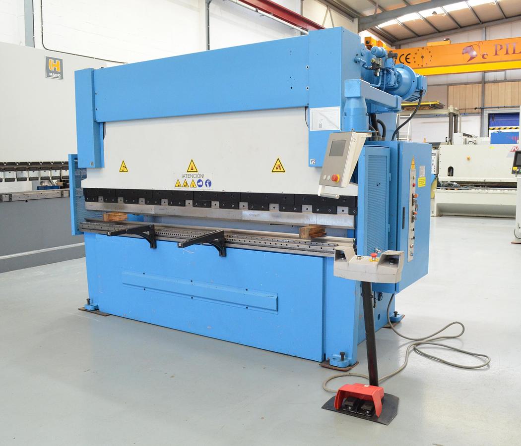 Usado Plegadora Ajial 3100x125tn cnc Cybelec 2023