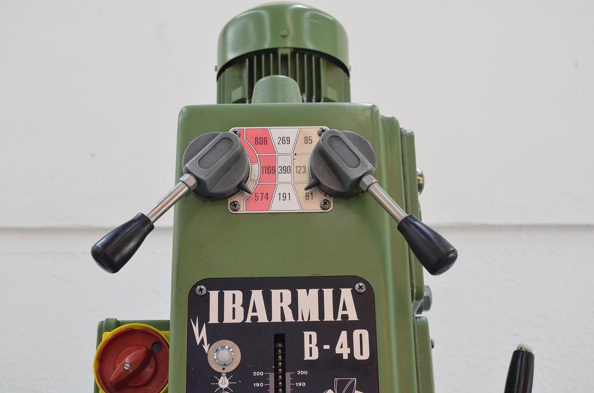 Usado Taladro columna Ibarmia B-40 engranajes