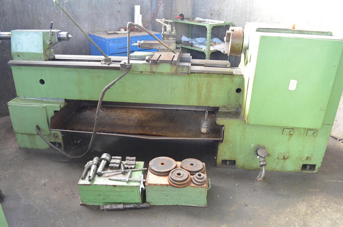 Usado Torno cumbre 60 1500mm e.p