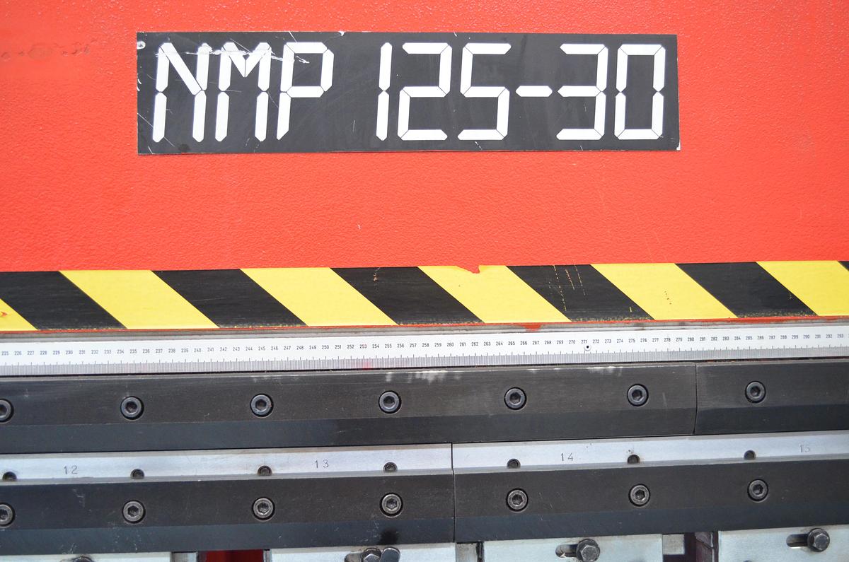 Usado Plegadora hidráulica Amada Schiavi NMP 125