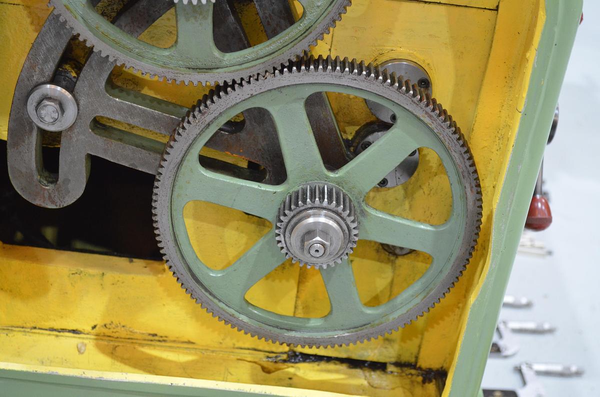 Usado Torno AP E-2 de 2.200mm e.p. con CE