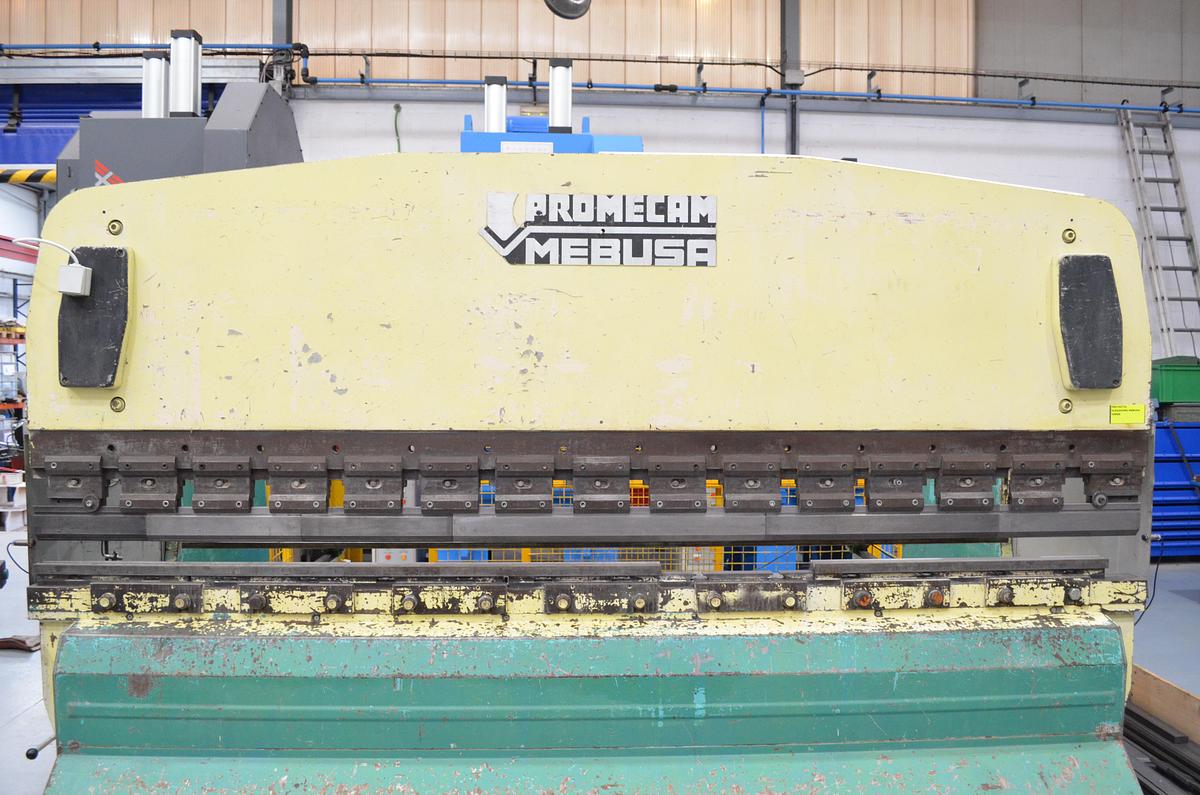 Usado Plegadora hidráulica MEBUSA RG.103