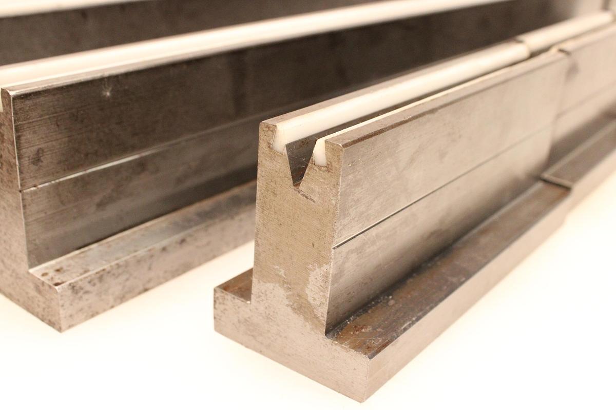 Usado Juego Matrices en "T" Metalmaq 20.34 35º V12 - 8 Tramos