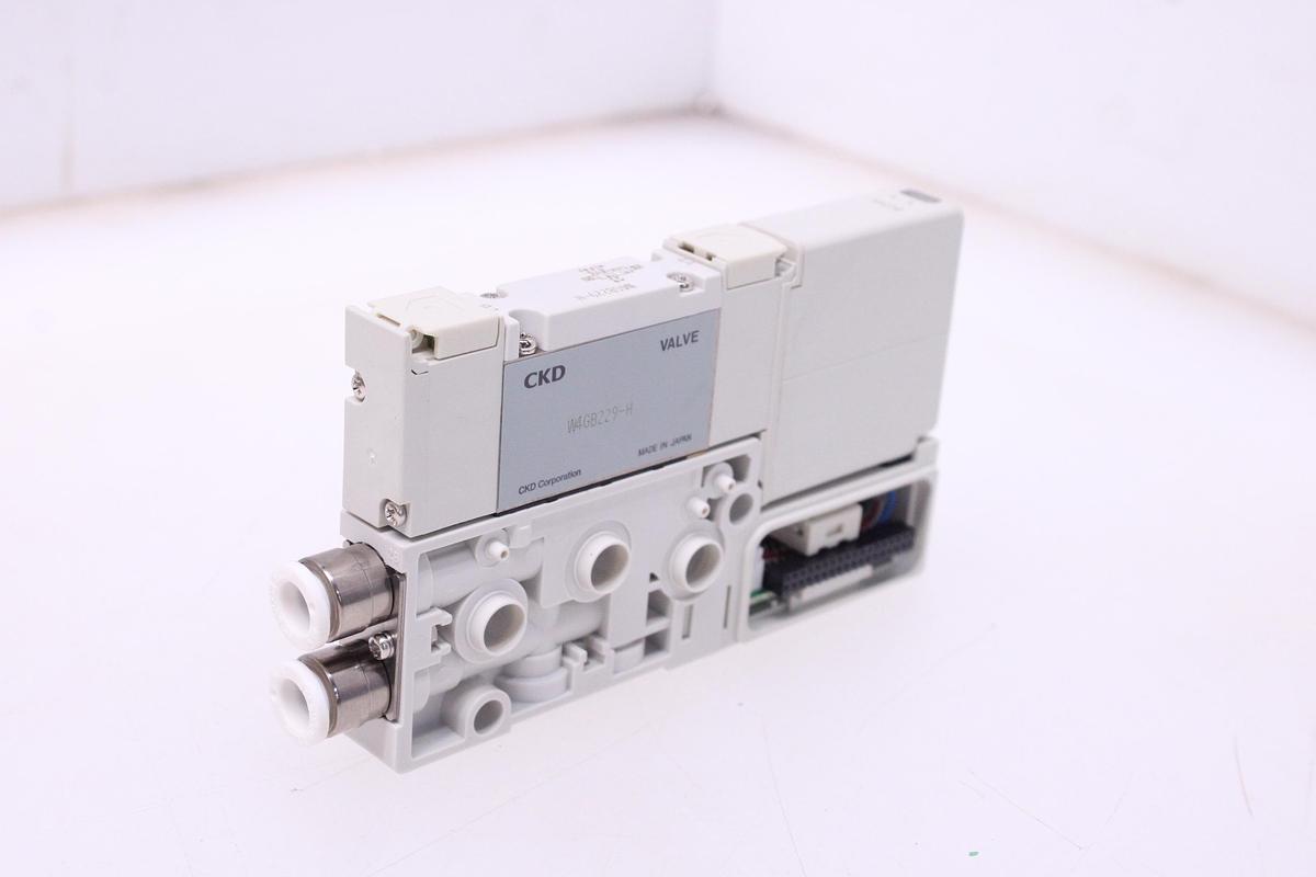 Usado Electrovalvula CKD NW4GB220-C8-WH-3-ST