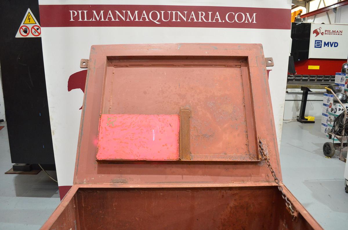 Usado Arcón metálico 1000x800x810mm rojo